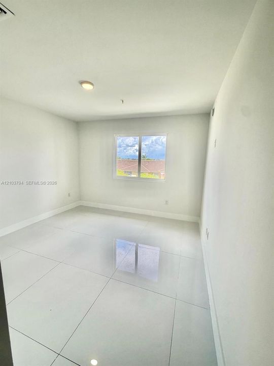 В аренду: $2,300 (1 спален, 1 ванн, 838 Квадратных фут)