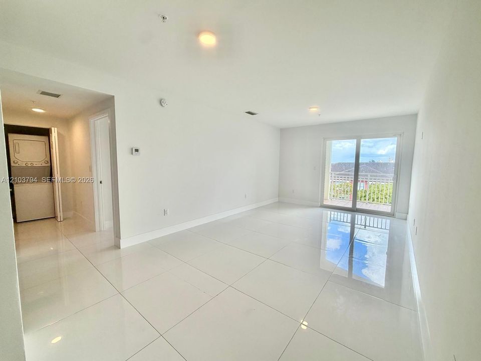 В аренду: $2,300 (1 спален, 1 ванн, 838 Квадратных фут)