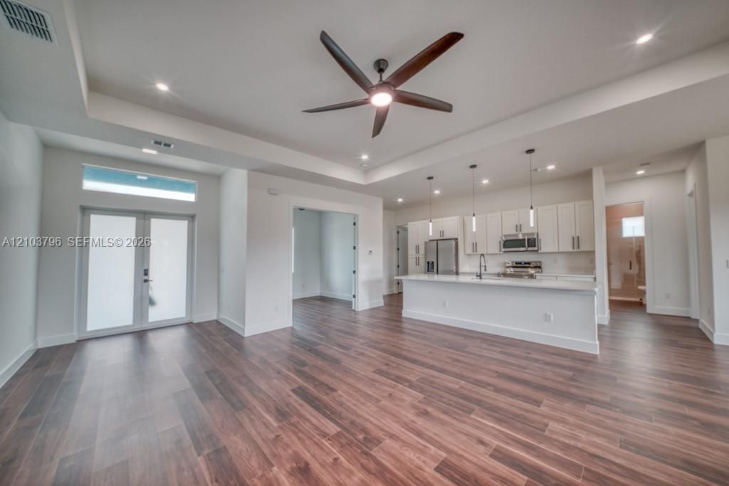 En Venta: $375,000 (3 camas, 2 baños, 1920 Pies cuadrados)