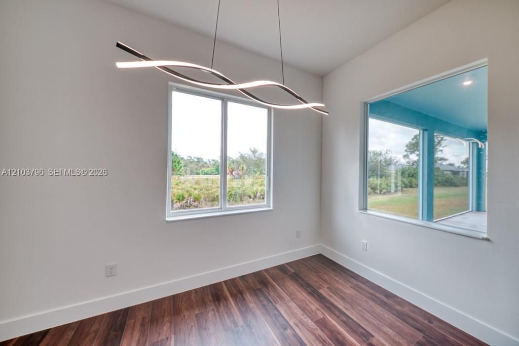 En Venta: $375,000 (3 camas, 2 baños, 1920 Pies cuadrados)