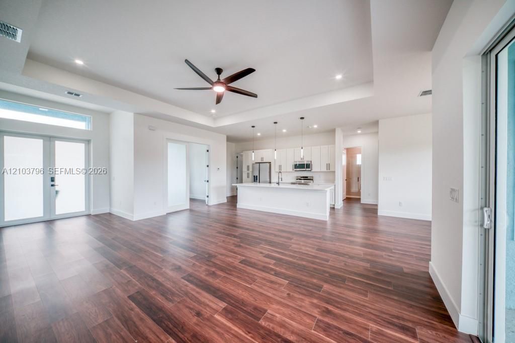 En Venta: $375,000 (3 camas, 2 baños, 1920 Pies cuadrados)