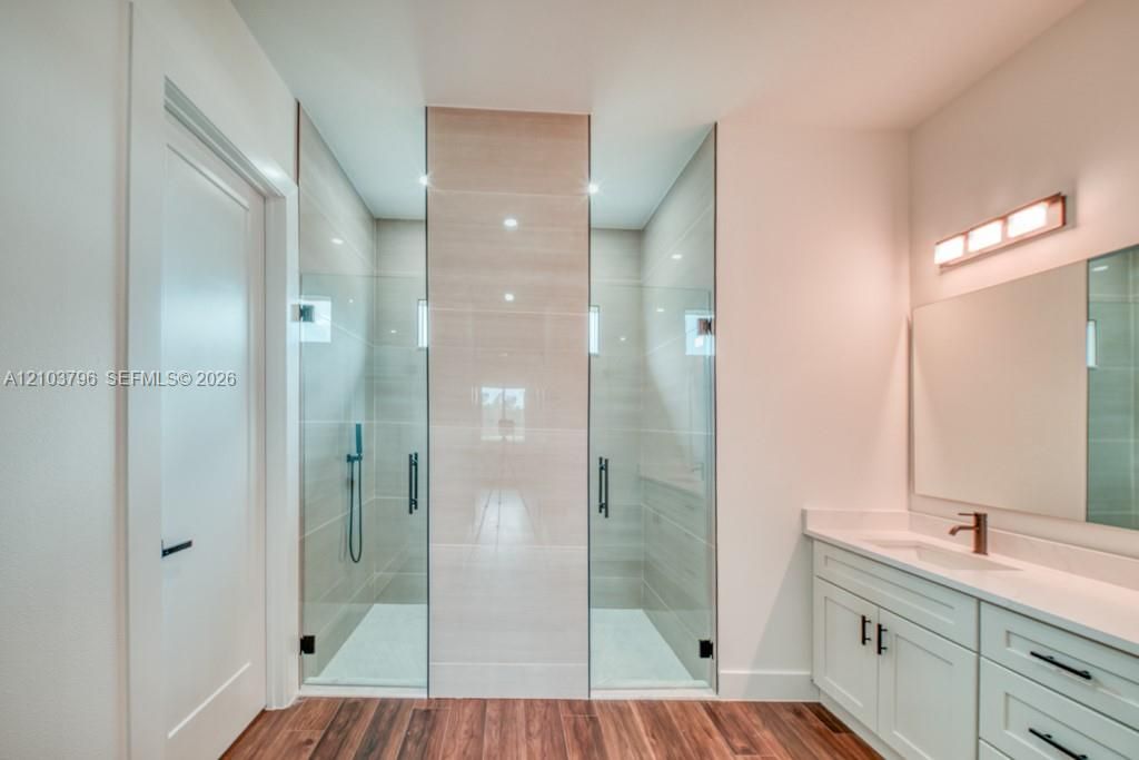 En Venta: $375,000 (3 camas, 2 baños, 1920 Pies cuadrados)