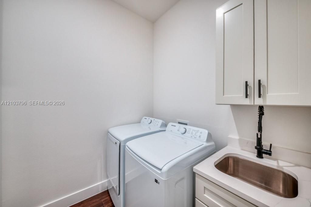 En Venta: $375,000 (3 camas, 2 baños, 1920 Pies cuadrados)
