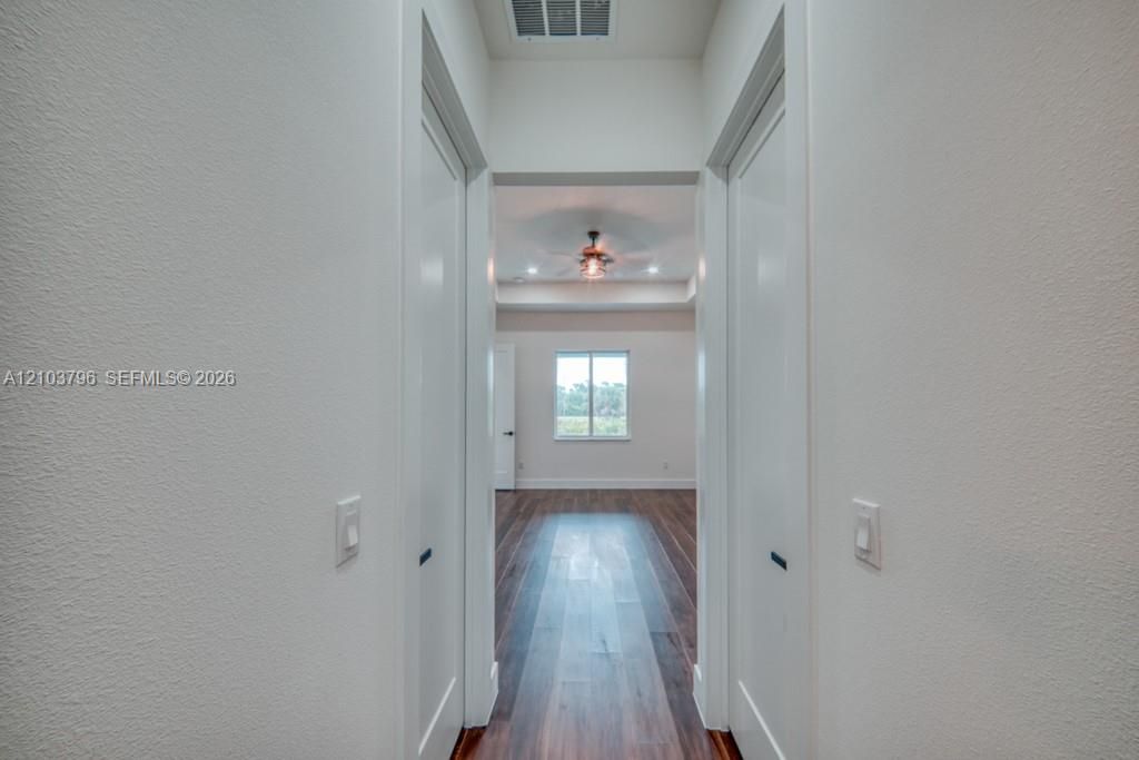 En Venta: $375,000 (3 camas, 2 baños, 1920 Pies cuadrados)