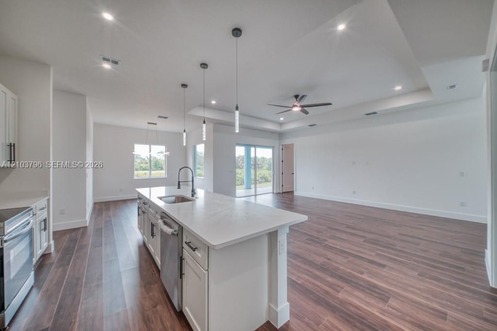 En Venta: $375,000 (3 camas, 2 baños, 1920 Pies cuadrados)