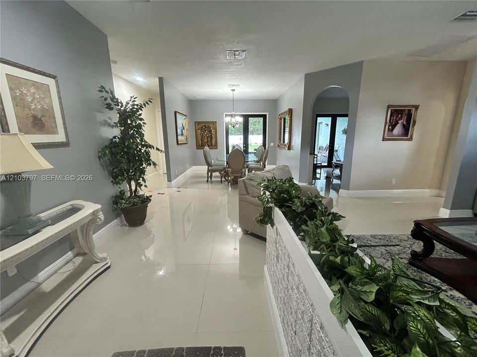 For Sale: $779,900 (4 beds, 2 baths, 2274 Square Feet)