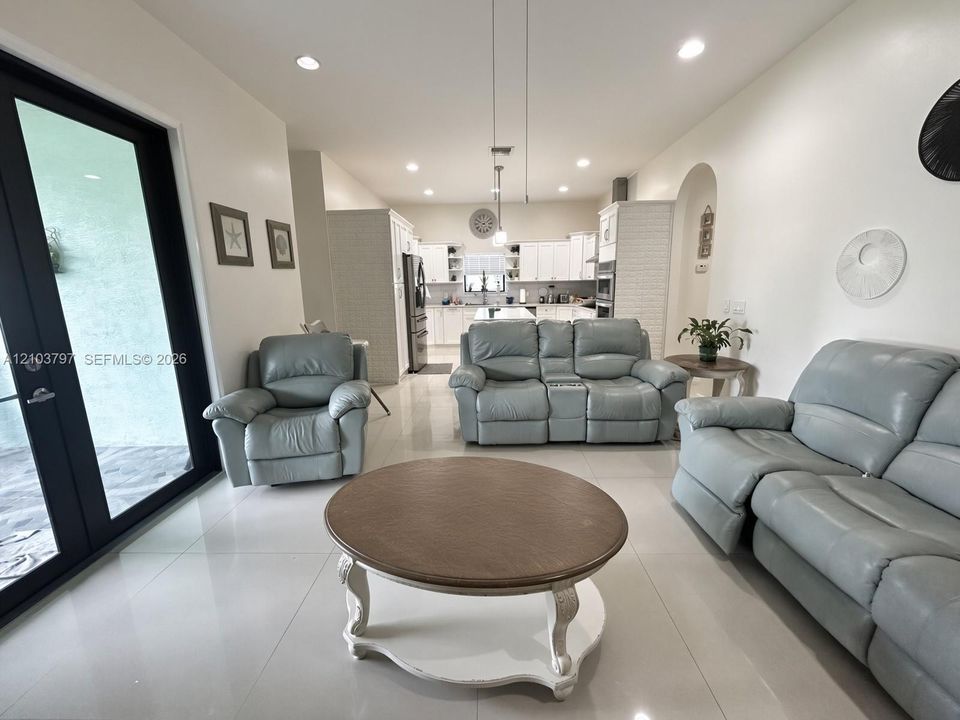 For Sale: $779,900 (4 beds, 2 baths, 2274 Square Feet)