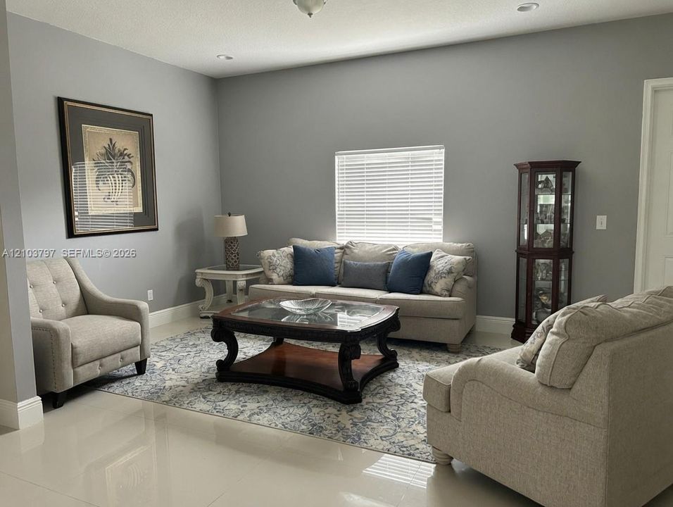 For Sale: $779,900 (4 beds, 2 baths, 2274 Square Feet)