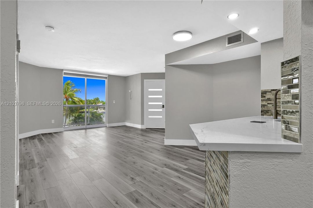 En Venta: $489,900 (2 camas, 2 baños, 908 Pies cuadrados)