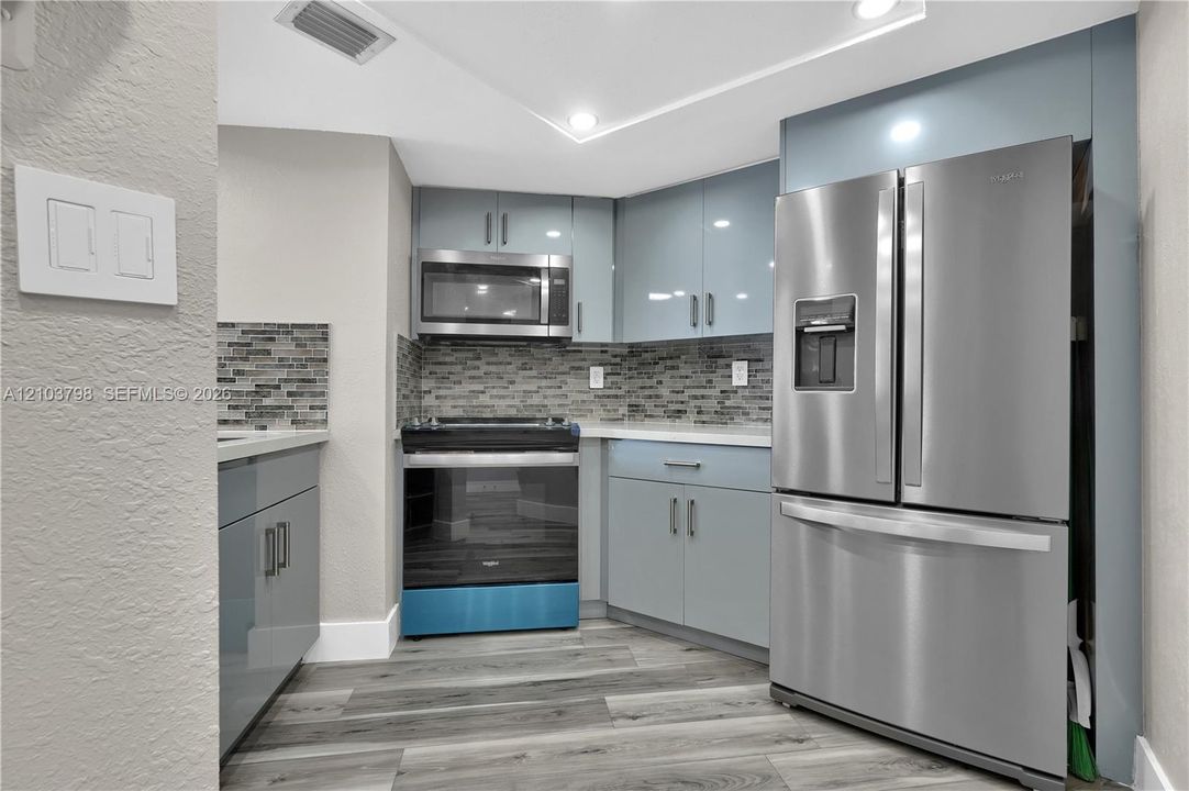 En Venta: $489,900 (2 camas, 2 baños, 908 Pies cuadrados)