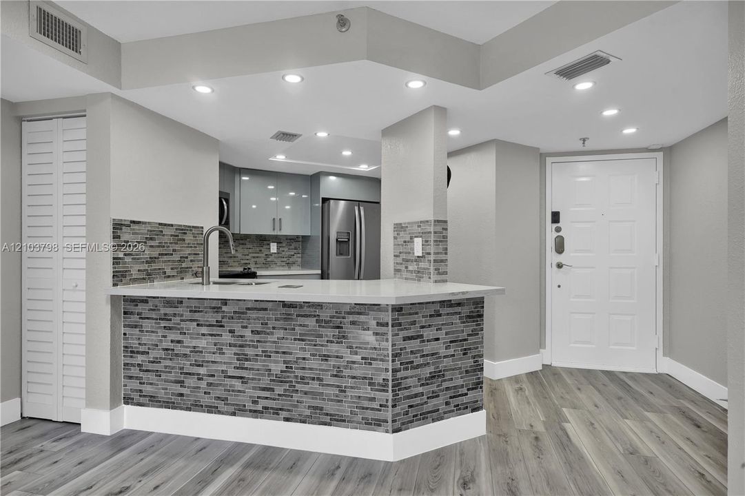 En Venta: $489,900 (2 camas, 2 baños, 908 Pies cuadrados)