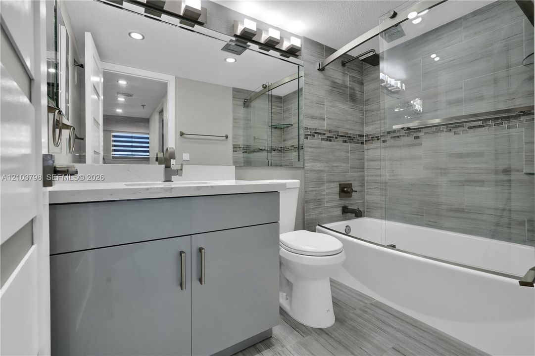 En Venta: $489,900 (2 camas, 2 baños, 908 Pies cuadrados)