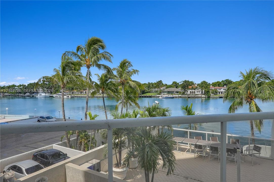 En Venta: $489,900 (2 camas, 2 baños, 908 Pies cuadrados)