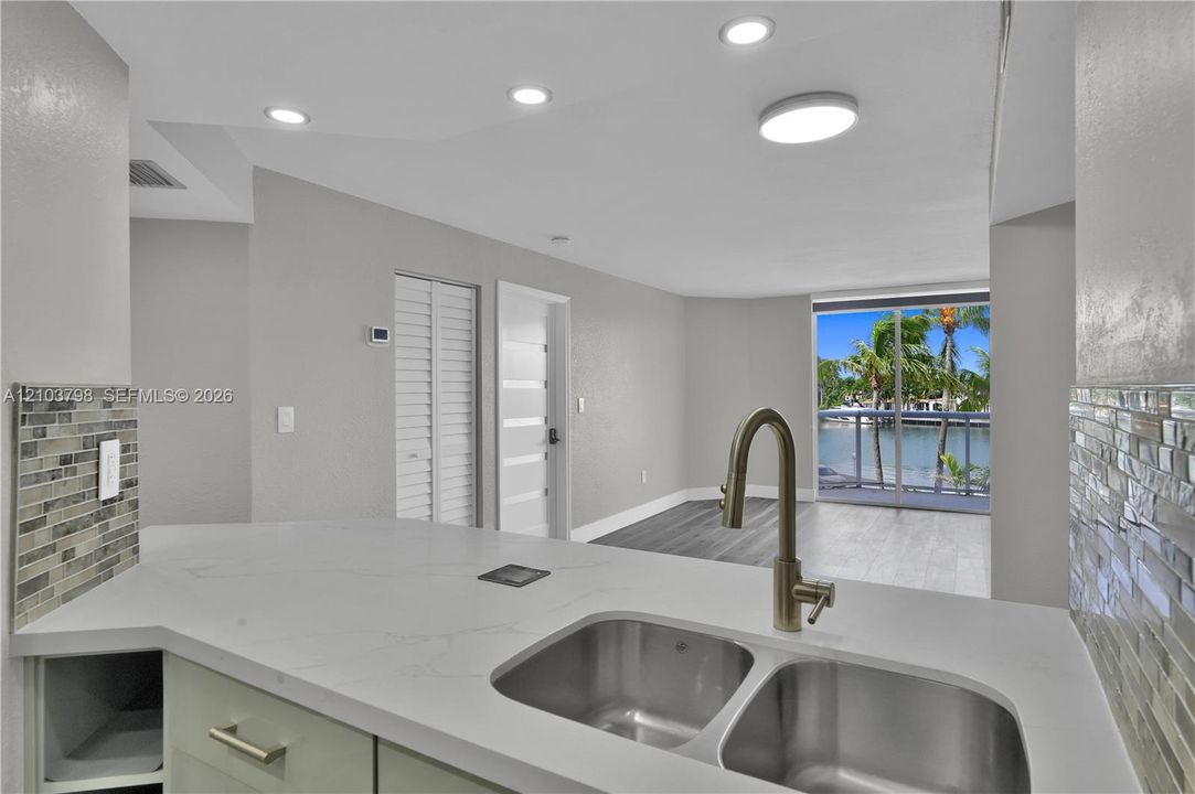 En Venta: $489,900 (2 camas, 2 baños, 908 Pies cuadrados)