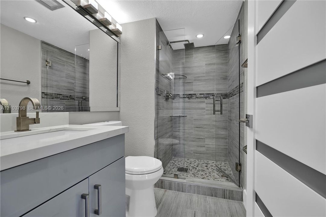 En Venta: $489,900 (2 camas, 2 baños, 908 Pies cuadrados)
