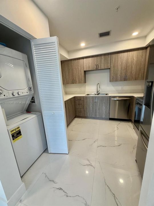 For Rent: $3,400 (3 beds, 2 baths, 1728 Square Feet)