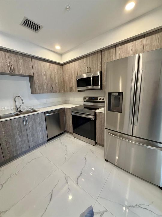 For Rent: $3,400 (3 beds, 2 baths, 1728 Square Feet)