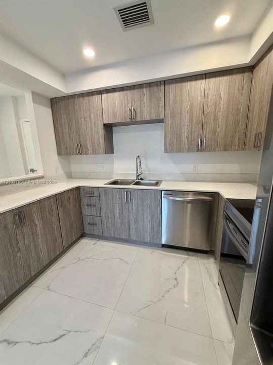 For Rent: $3,400 (3 beds, 2 baths, 1728 Square Feet)