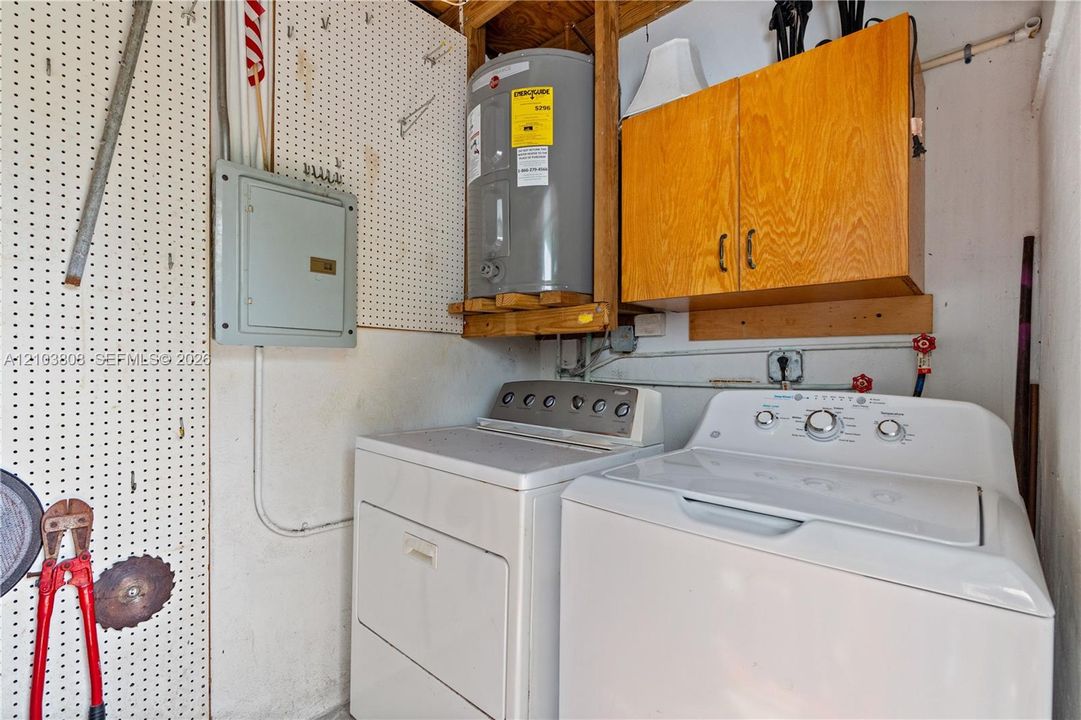 For Sale: $699,900 (3 beds, 2 baths, 1673 Square Feet)