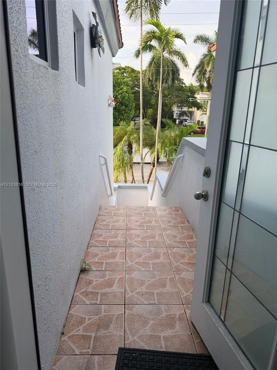 For Rent: $4,750 (3 beds, 3 baths, 1500 Square Feet)
