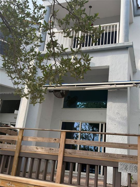 For Rent: $4,750 (3 beds, 3 baths, 1500 Square Feet)