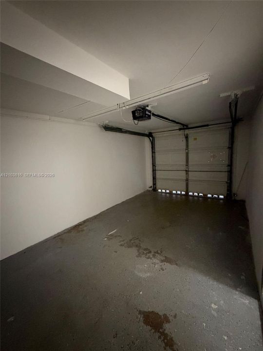 For Rent: $4,750 (3 beds, 3 baths, 1500 Square Feet)