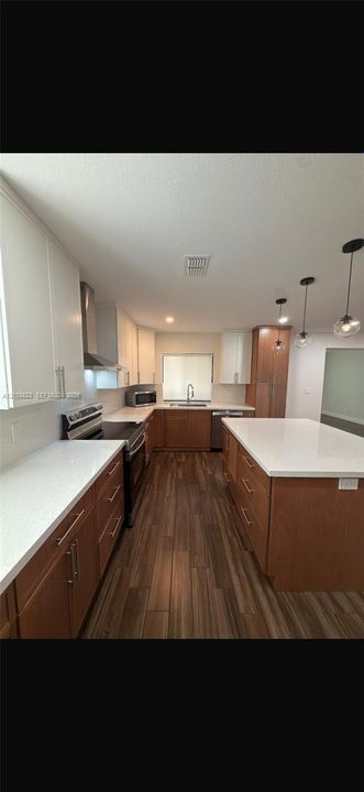 В аренду: $4,200 (2 спален, 2 ванн, 1669 Квадратных фут)