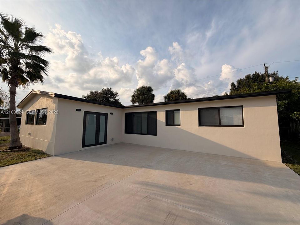 На продажу: $595,000 (4 спален, 2 ванн, 1818 Квадратных фут)