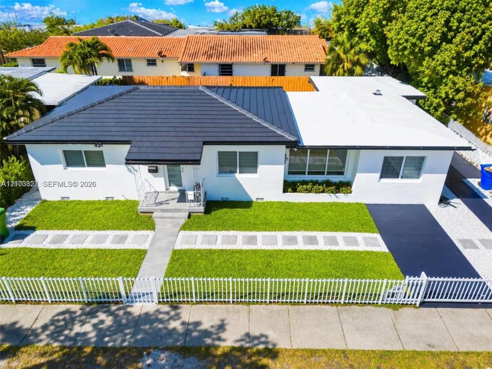 En Venta: $1,199,000 (3 camas, 2 baños, 1667 Pies cuadrados)