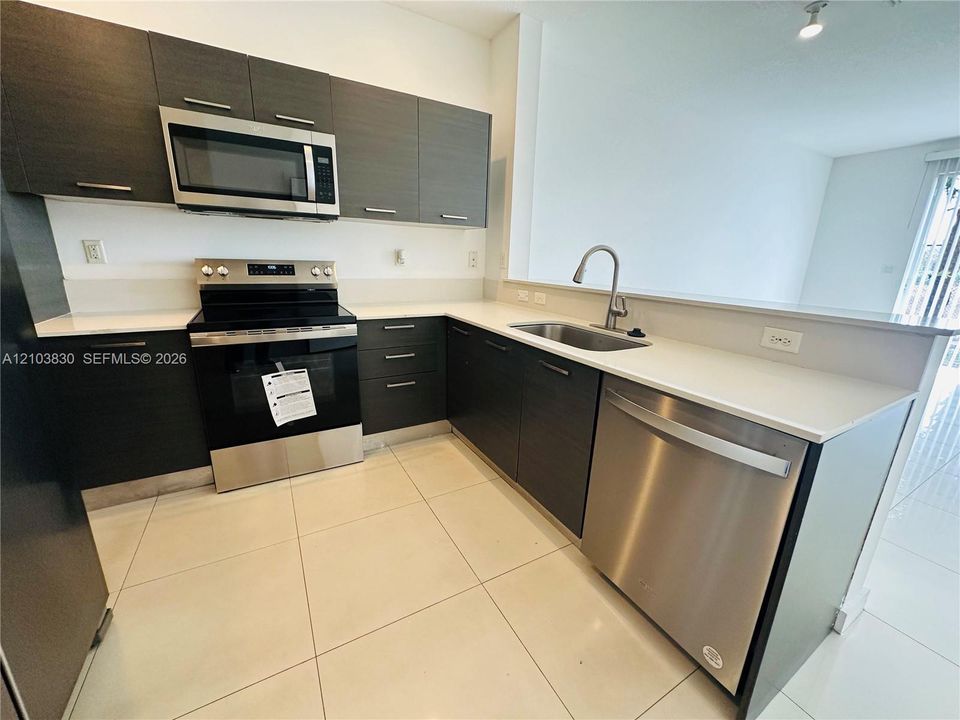 For Rent: $2,450 (2 beds, 2 baths, 1120 Square Feet)