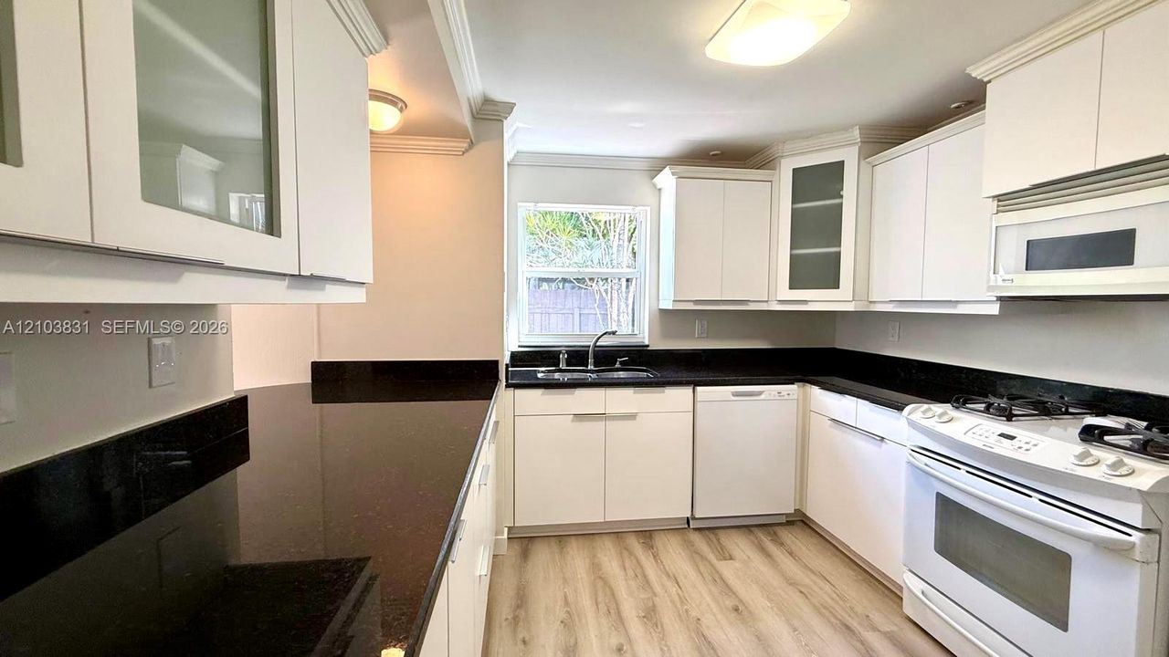 В аренду: $3,100 (3 спален, 2 ванн, 1378 Квадратных фут)