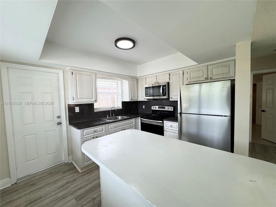 For Rent: $2,100 (2 beds, 2 baths, 1880 Square Feet)