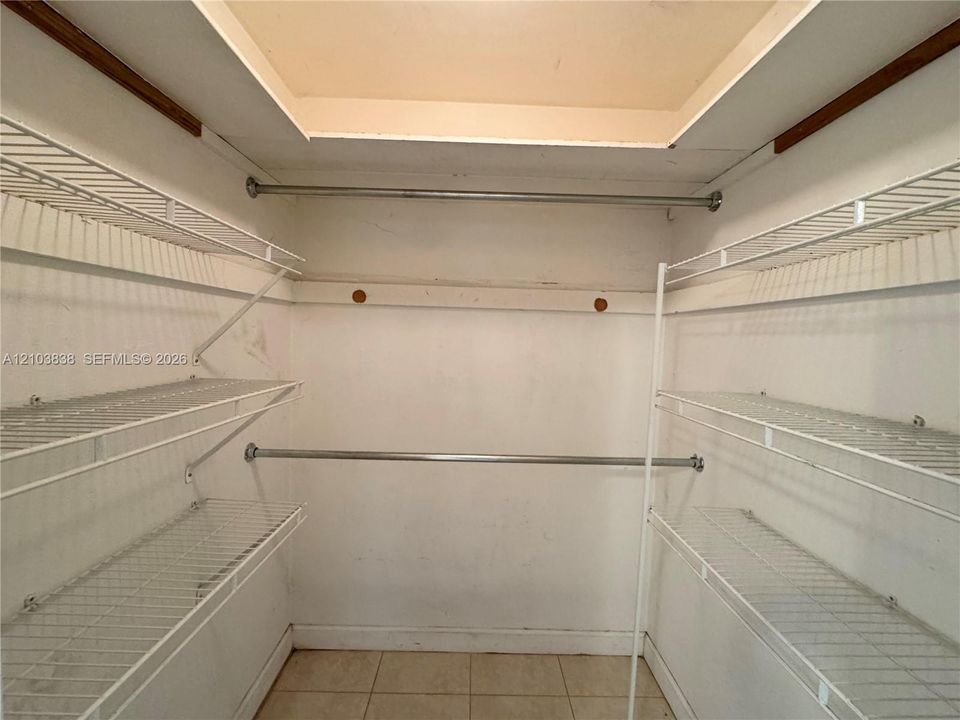 For Rent: $2,100 (2 beds, 2 baths, 1880 Square Feet)
