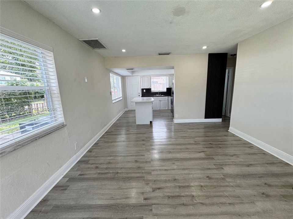 For Rent: $2,100 (2 beds, 2 baths, 1880 Square Feet)