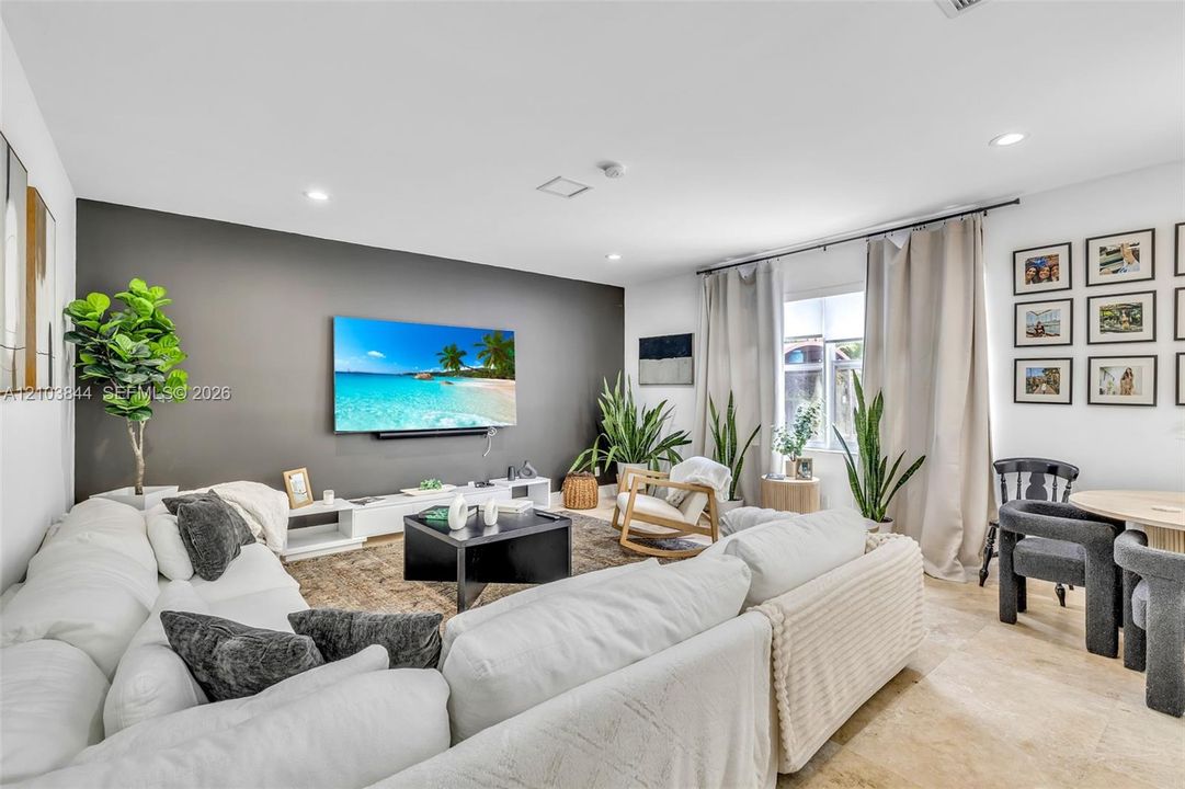 En Renta: $7,500 (5 camas, 4 baños, 3330 Pies cuadrados)