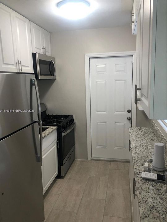 В аренду: $1,900 (2 спален, 2 ванн, 1768 Квадратных фут)