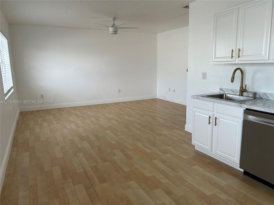 В аренду: $2,050 (1 спален, 1 ванн, 0 Квадратных фут)