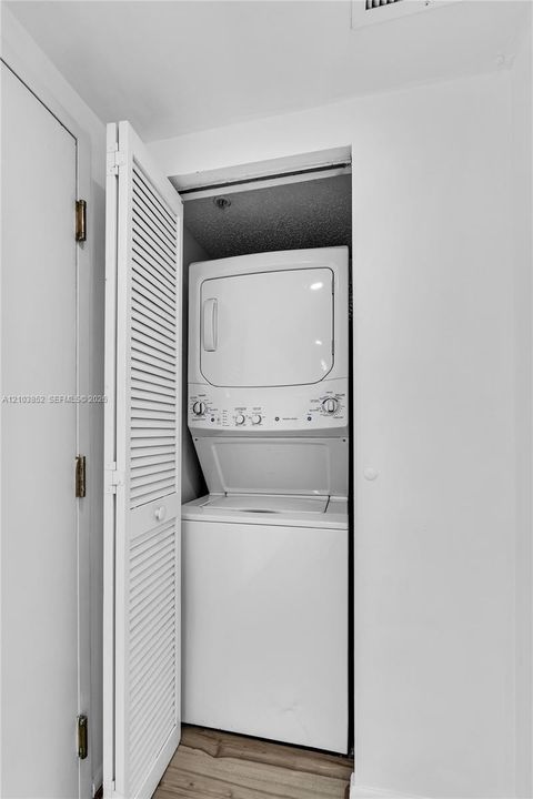 В аренду: $3,900 (2 спален, 2 ванн, 960 Квадратных фут)