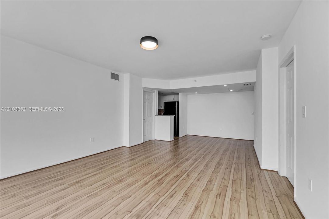 В аренду: $3,900 (2 спален, 2 ванн, 960 Квадратных фут)