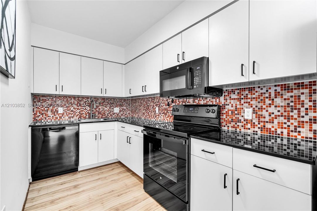 В аренду: $3,900 (2 спален, 2 ванн, 960 Квадратных фут)
