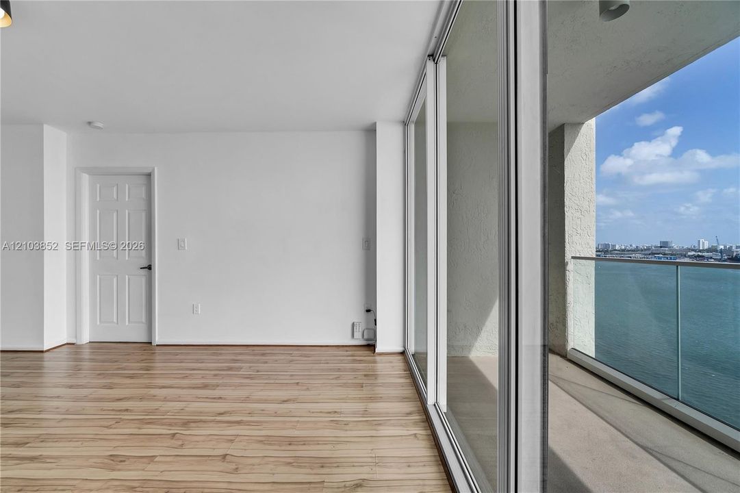 В аренду: $3,900 (2 спален, 2 ванн, 960 Квадратных фут)