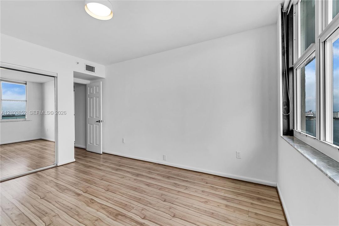В аренду: $3,900 (2 спален, 2 ванн, 960 Квадратных фут)