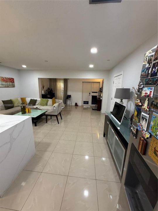 En Venta: $599,000 (4 camas, 4 baños, 0 Pies cuadrados)