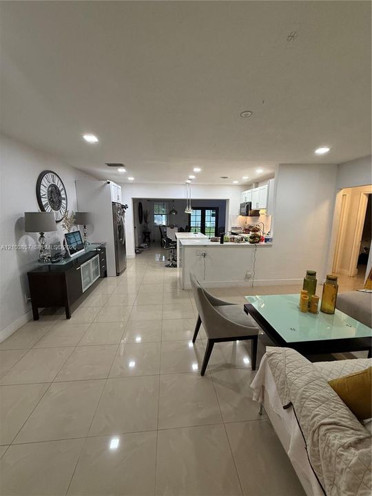En Venta: $599,000 (4 camas, 4 baños, 0 Pies cuadrados)