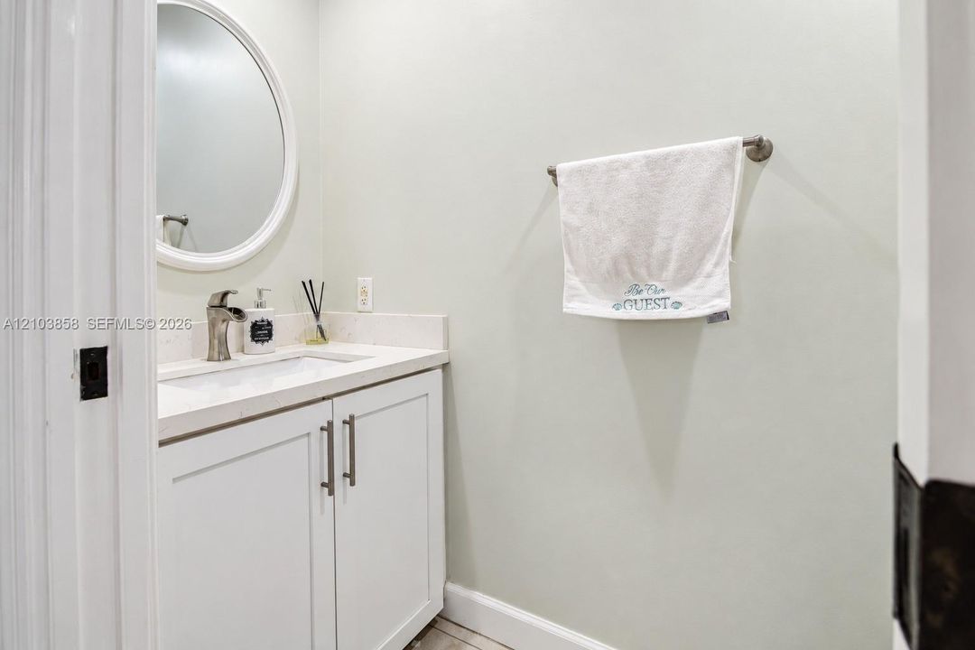 En Venta: $925,000 (4 camas, 3 baños, 2149 Pies cuadrados)