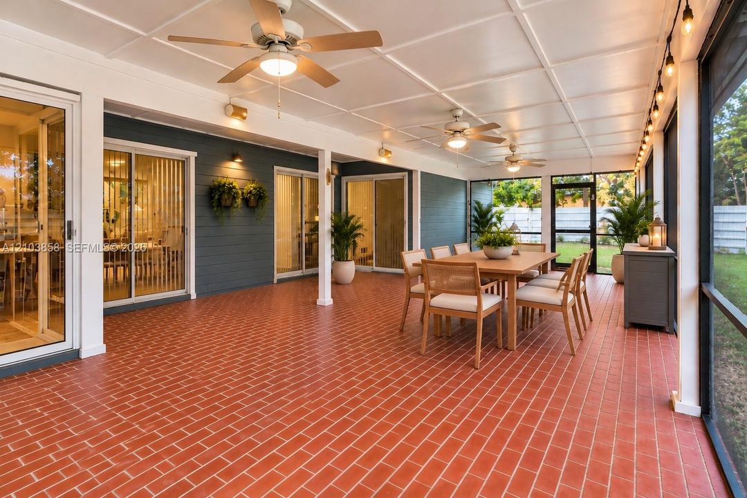 En Venta: $925,000 (4 camas, 3 baños, 2149 Pies cuadrados)