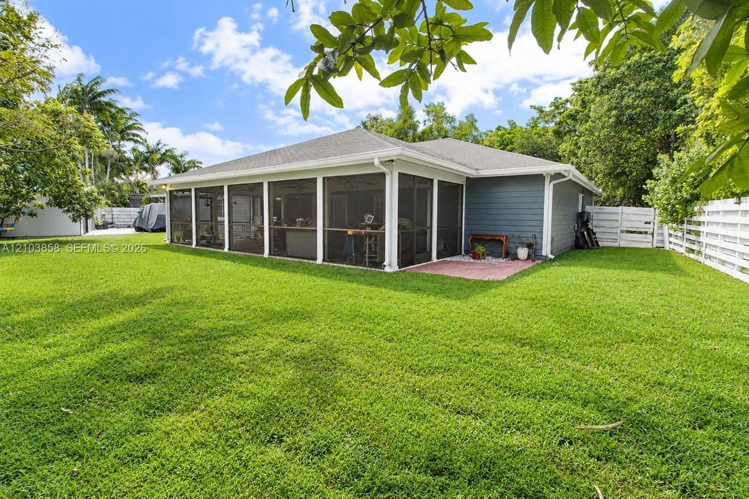 En Venta: $925,000 (4 camas, 3 baños, 2149 Pies cuadrados)