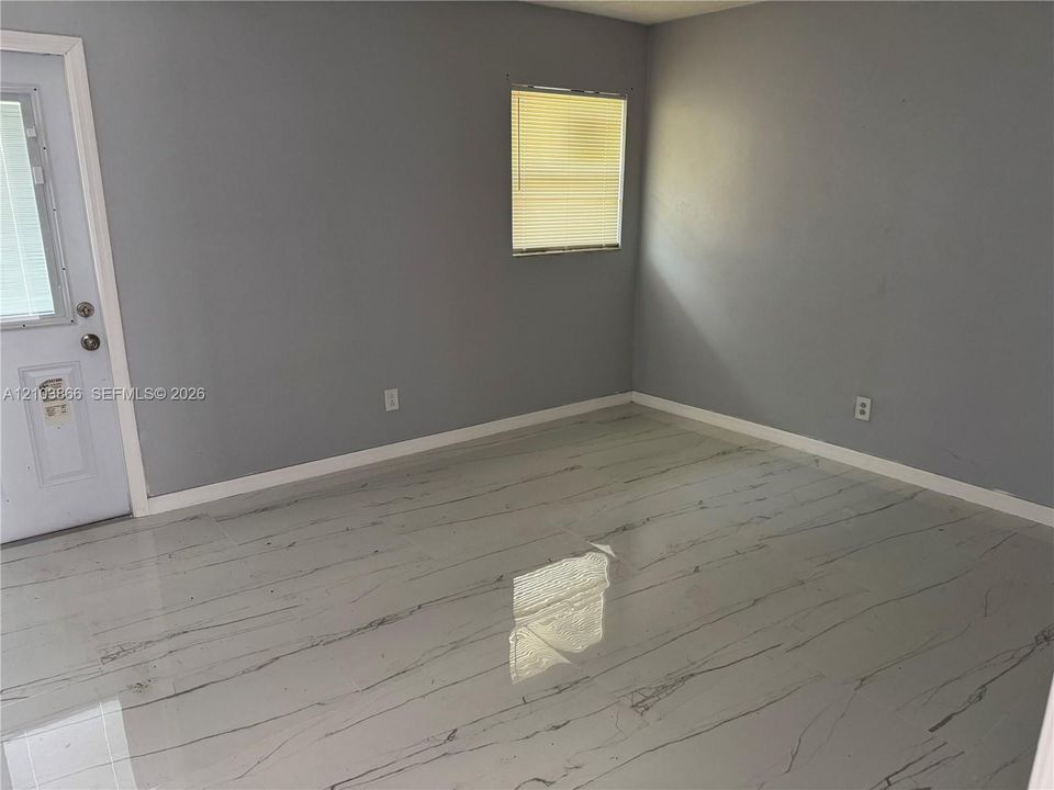 В аренду: $1,850 (2 спален, 1 ванн, 920 Квадратных фут)