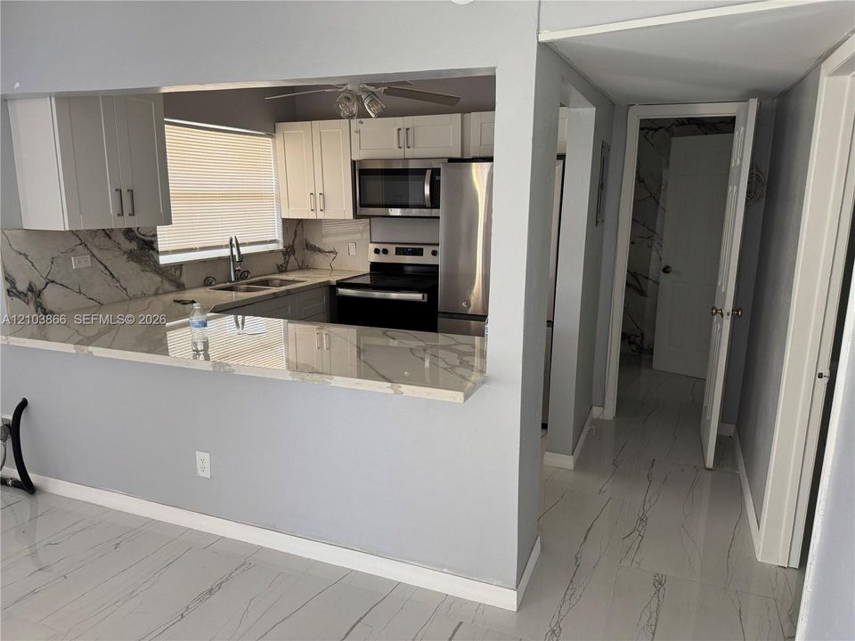 В аренду: $1,850 (2 спален, 1 ванн, 920 Квадратных фут)