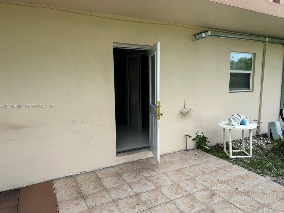 В аренду: $1,850 (2 спален, 1 ванн, 920 Квадратных фут)